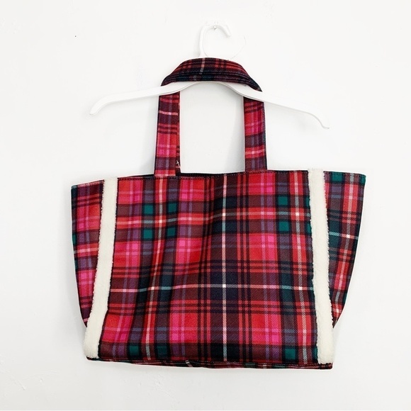 NWT* Victoria’s Secret Limited Edition Tartan Plaid Sherpa Carryall Tote Bag - Picture 4 of 7